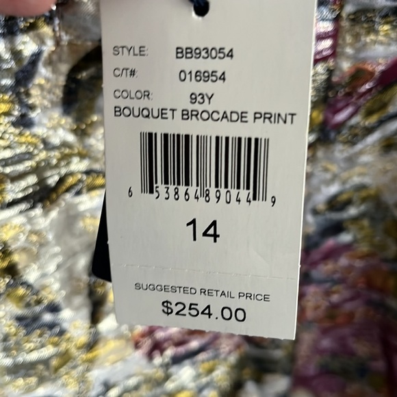 Brand new with tags Magaschoni skirt. Zip up back - Picture 3 of 5